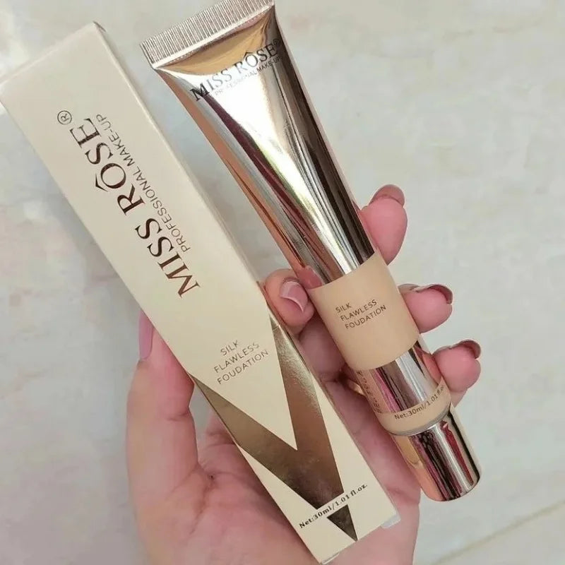 Long-Lasting Lightweight Liquid Foundation with Natural Radiant Finish